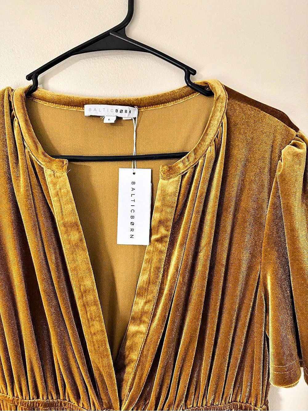 Baltic Born Artemis Velvet Maxi Dress Pleated Velvet Maxi Dress in Gold Size L - Picture 3 of 4